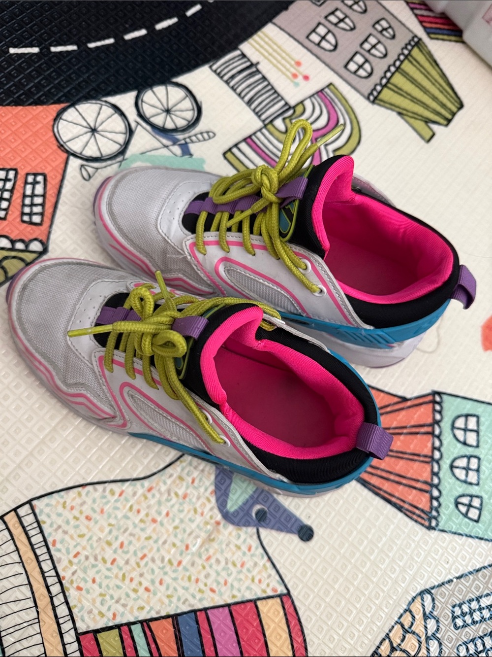 HEELYS Kids White and Pink One Wheel Roller Design Sneakers